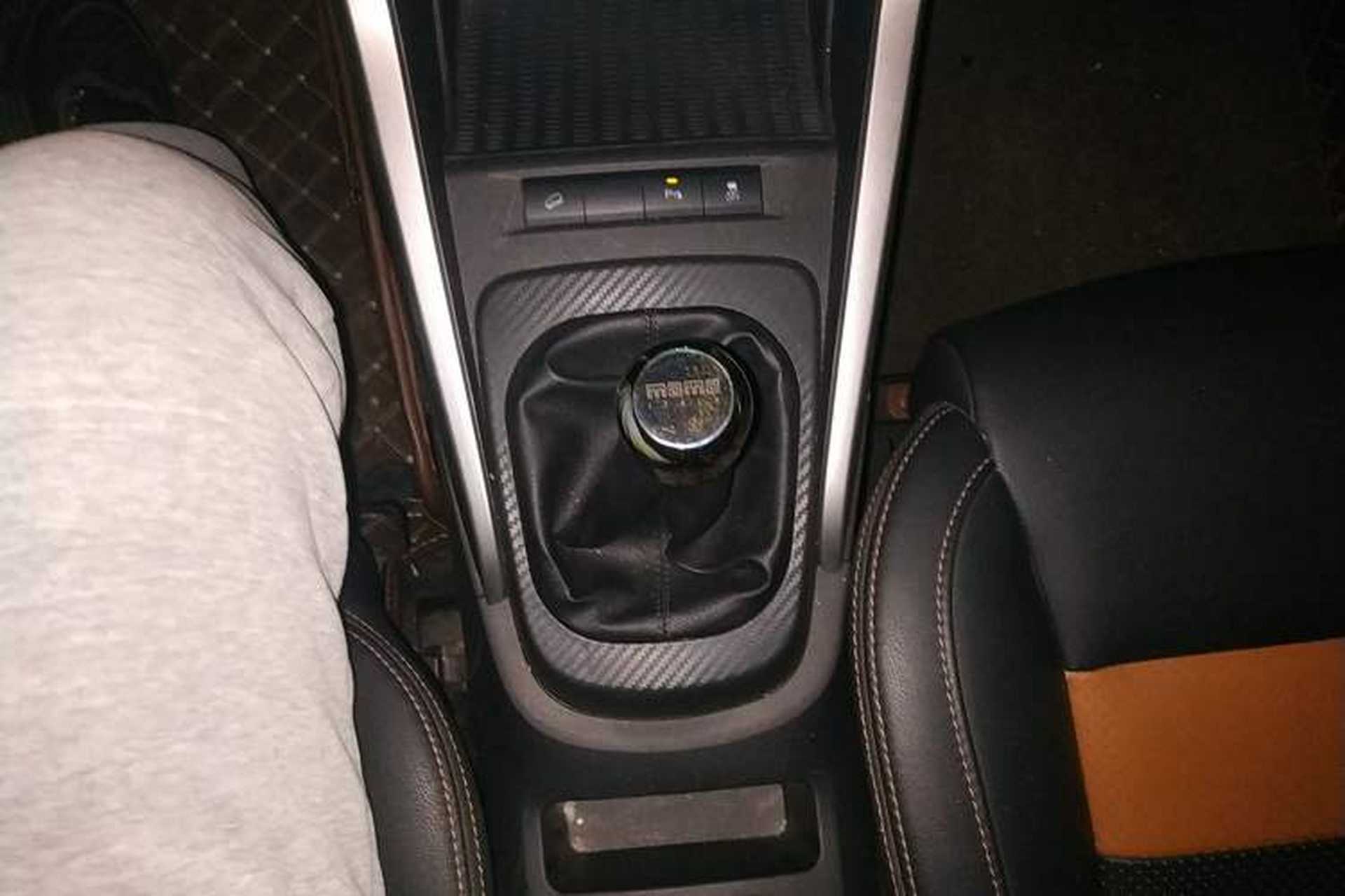 Used BYD Yuan 2017 1.5L Manual with Panoramic Sunroof Gear Lever