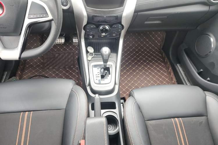 Used BYD Yuan 2017 1.5L Automatic Cool & Stylish Model Gear Lever