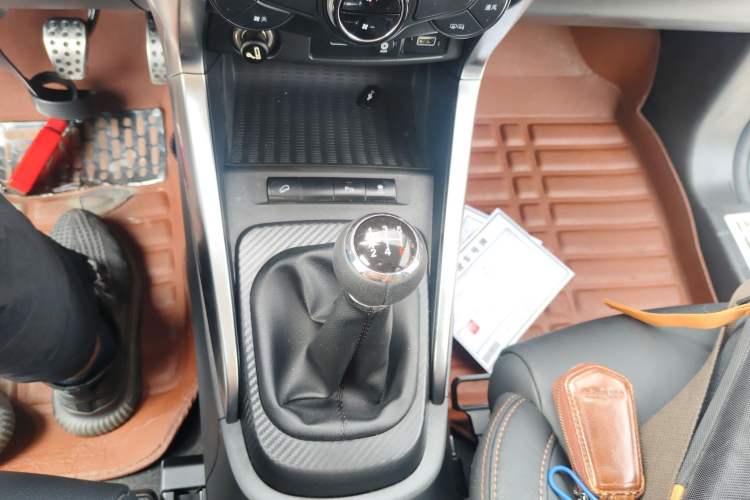 Used BYD Yuan 2017 1.5L Manual Cool Connect Model Gear Lever