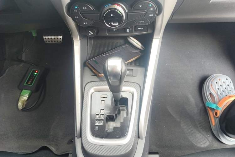 Used BYD Yuan 2017 1.5L Automatic Cool & Connected Model Gear Lever