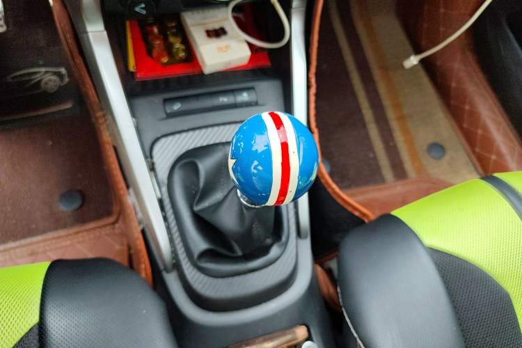 Used BYD Yuan 2017 1.5L Manual Cool & Stylish Model Gear Lever