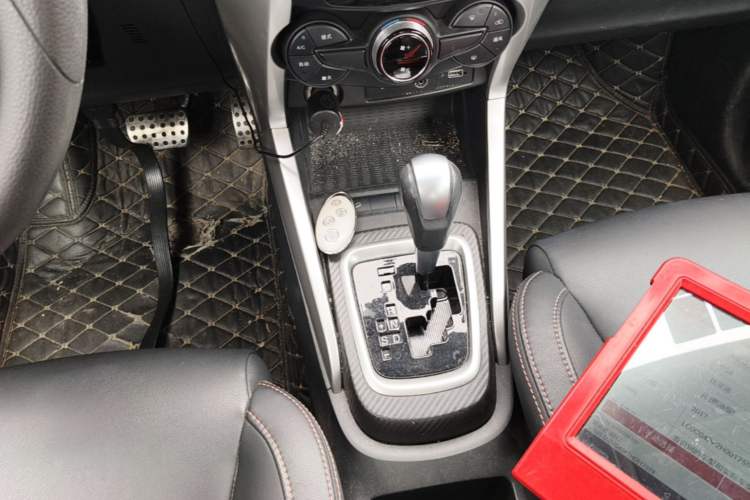 Used BYD Yuan 2017 1.5L Automatic Cool & Stylish Model Gear Lever