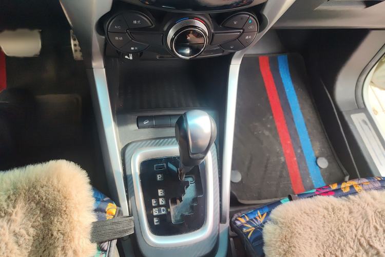 Used BYD Yuan 2017 1.5L Automatic Cool & Stylish Model Gear Lever