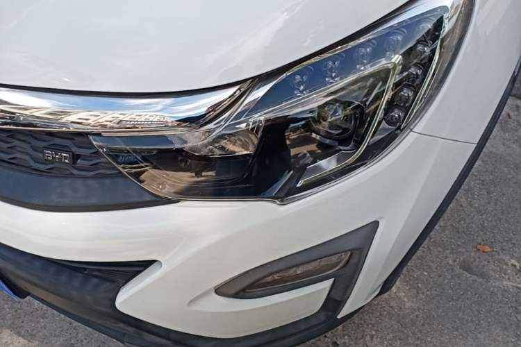 Used BYD Yuan 2017 1.5L Manual with Panoramic Sunroof Left Front Headlight