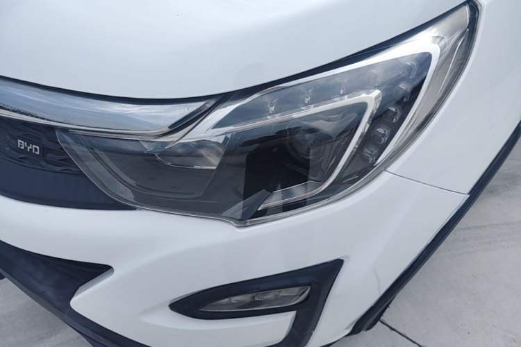 Used BYD Yuan 2017 1.5L Automatic Cool & Connected Model Left Front Headlight