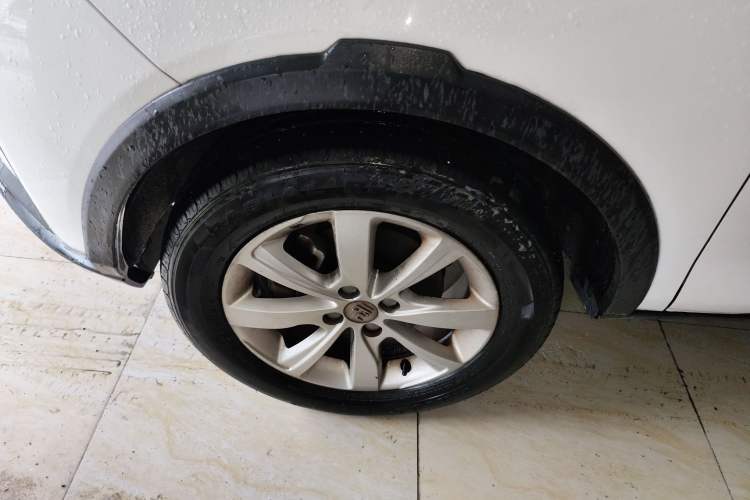 Used BYD Yuan 2017 1.5L Automatic Cool & Stylish Model Left Front Wheel Hub