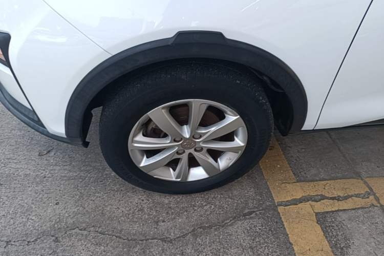 Used BYD Yuan 2017 1.5L Automatic Cool & Stylish Model Left Front Wheel Hub