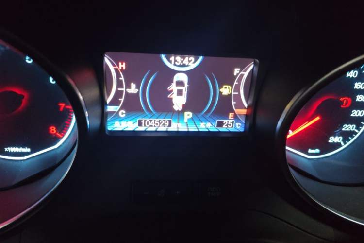 Used BYD Yuan 2017 1.5L Automatic Cool & Stylish Model Odometer Close Up
