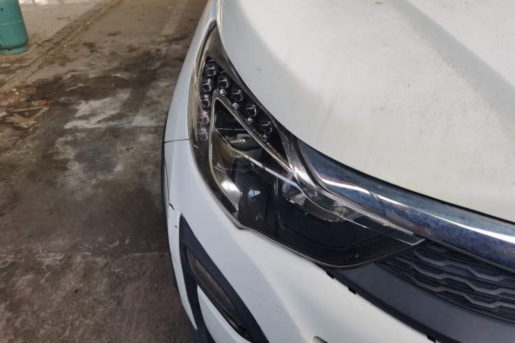 Used BYD Yuan 2017 1.5L Automatic Cool & Connected Model Right Front Headlight