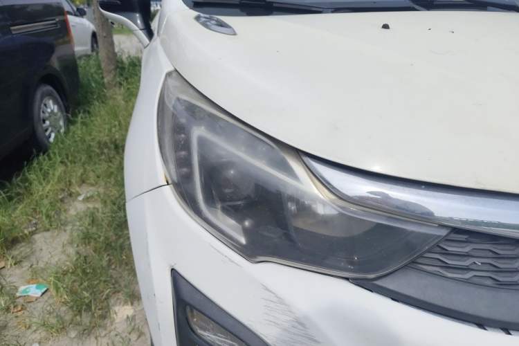 Used BYD Yuan 2017 1.5L Automatic Cool & Connected Model Right Front Headlight