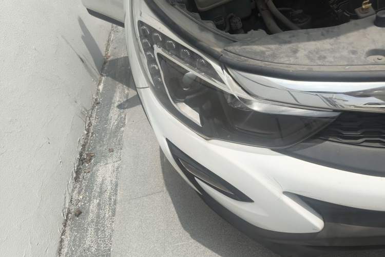 Used BYD Yuan 2017 1.5L Automatic Cool & Connected Model Right Front Headlight