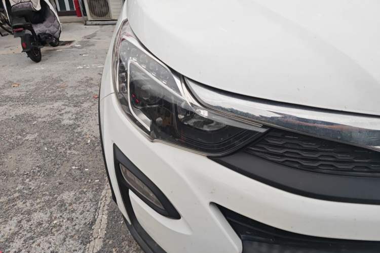 Used BYD Yuan 2017 1.5L Automatic Cool & Connected Model Right Front Headlight