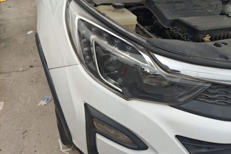 Used BYD Yuan 2017 1.5L Automatic Cool & Connected Model Right Front Headlight