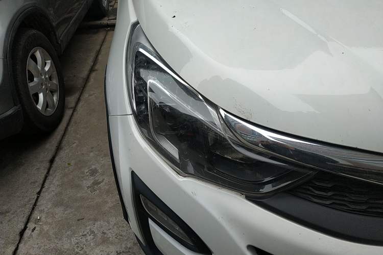 Used BYD Yuan 2017 1.5L Automatic Cool & Connected Model Right Front Headlight