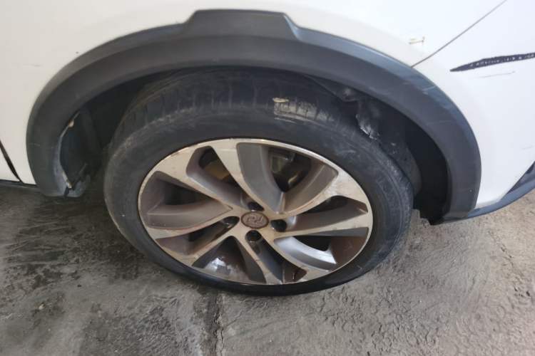 Used BYD Yuan 2017 1.5L Automatic Cool & Connected Model Right Front Wheel Hub