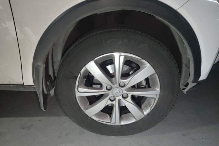 Used BYD Yuan 2017 1.5L Automatic Cool & Stylish Model Right Front Wheel Hub