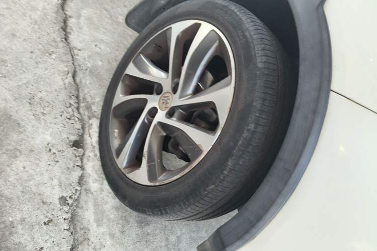 Used BYD Yuan 2017 1.5L Automatic Cool & Connected Model Right Front Wheel Hub