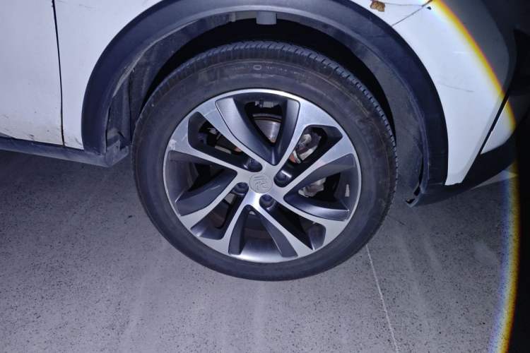 Used BYD Yuan 2017 1.5L Automatic Cool & Stylish Model Right Front Wheel Hub