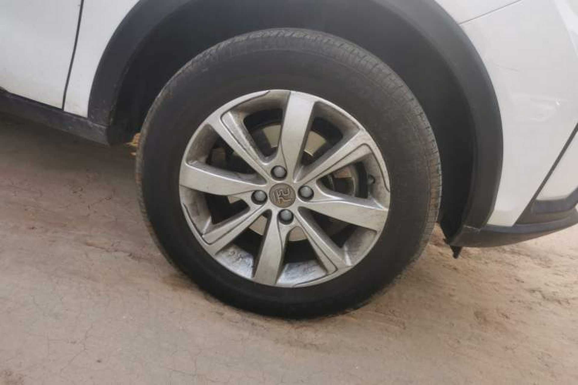 Used BYD Yuan 2017 1.5L Automatic Cool & Stylish Model Right Front Wheel Hub