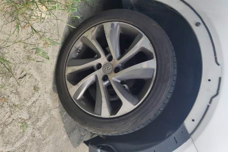 Used BYD Yuan 2017 1.5L Automatic Cool & Connected Model Right Front Wheel Hub