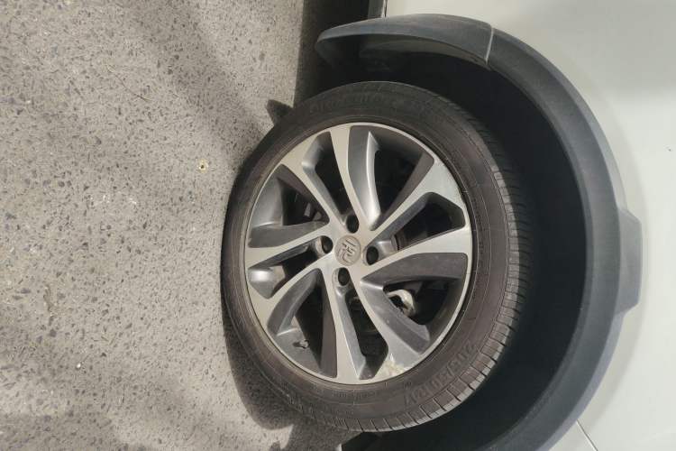 Used BYD Yuan 2017 1.5L Automatic Cool & Connected Model Right Front Wheel Hub