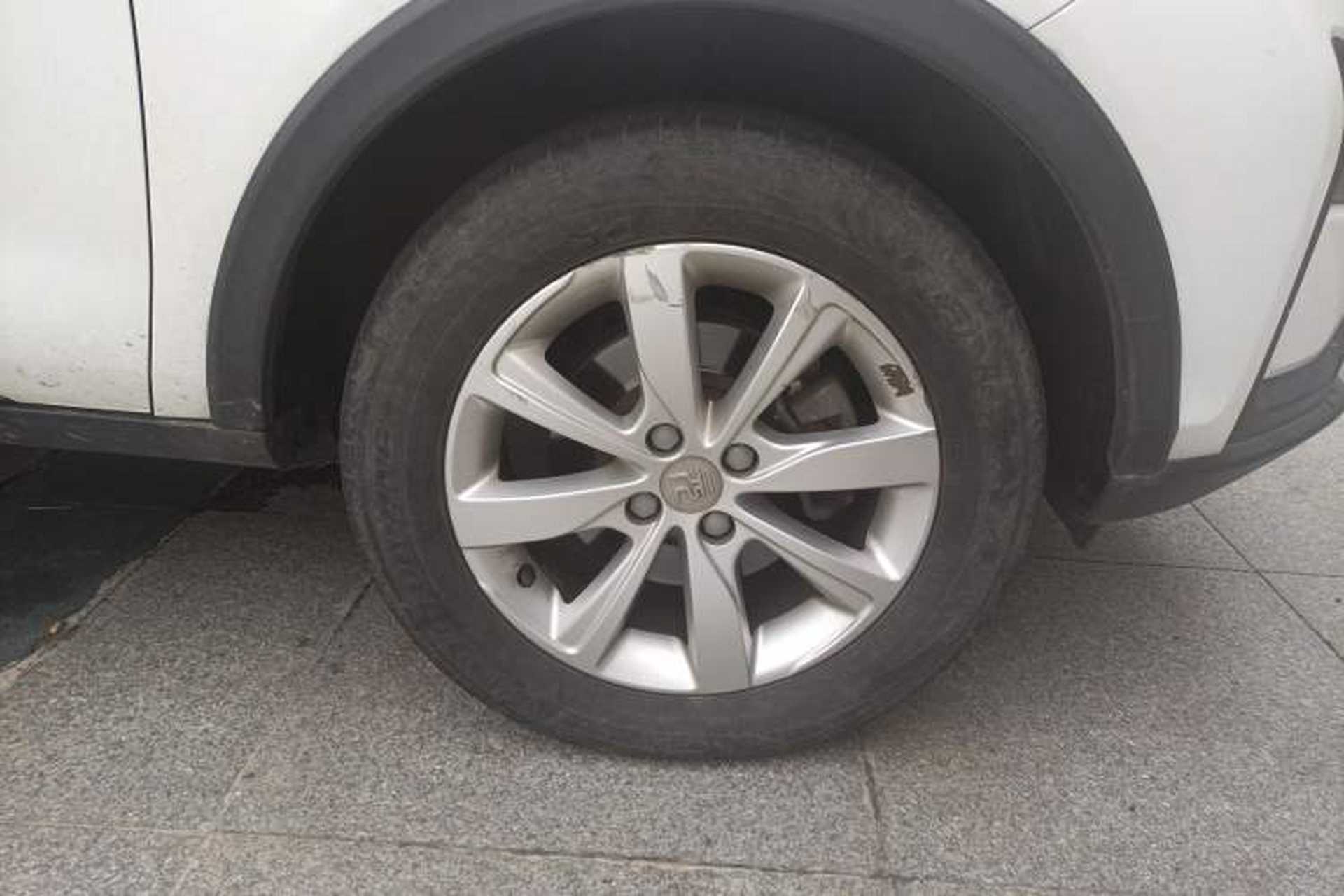 Used BYD Yuan 2017 1.5L Automatic Cool & Stylish Model Right Front Wheel Hub