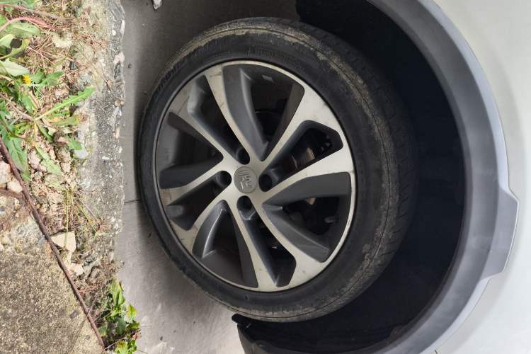 Used BYD Yuan 2017 1.5L Manual Cool Connect Model Right Front Wheel Hub