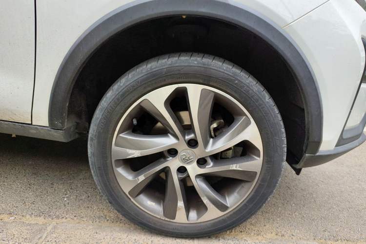 Used BYD Yuan 2017 1.5L Manual Cool & Stylish Model Right Front Wheel Hub