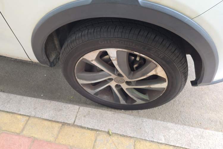 Used BYD Yuan 2017 1.5L Automatic Cool & Connected Model Right Front Wheel Hub