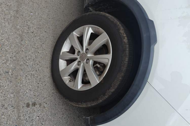 Used BYD Yuan 2017 1.5L Automatic Cool & Stylish Model Right Front Wheel Hub