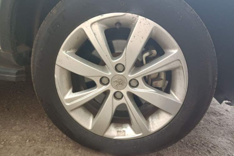 Used BYD Yuan 2017 1.5L Automatic Cool & Stylish Model Right Front Wheel Hub