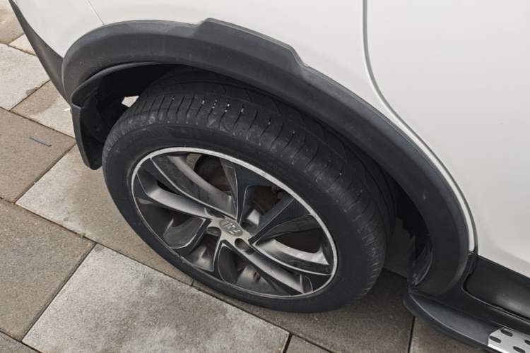Used BYD Yuan 2017 1.5L Automatic Cool & Connected Model Right Rear Wheel Hub