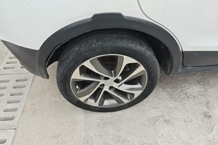 Used BYD Yuan 2017 1.5L Automatic Cool & Connected Model Right Rear Wheel Hub