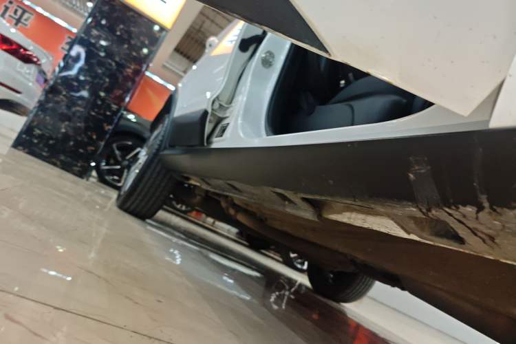 Used BYD Yuan 2017 1.5L Automatic Cool & Connected Model Right Side Sill