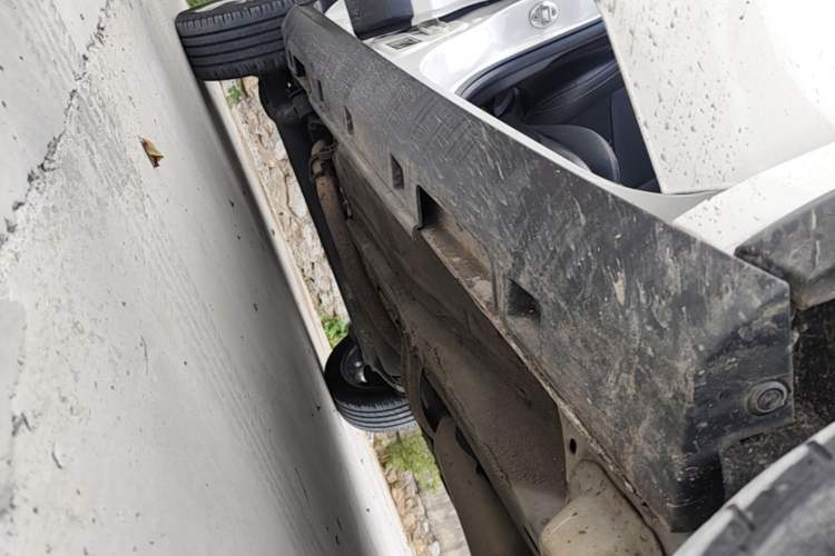 Used BYD Yuan 2017 1.5L Automatic Cool & Connected Model Right Side Sill