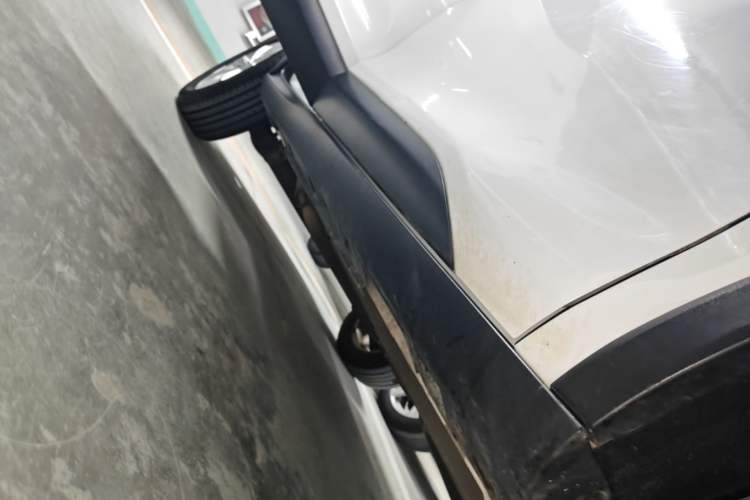 Used BYD Yuan 2017 1.5L Automatic Cool & Stylish Model Right Side Sill