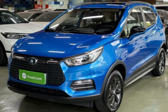 Ojetý BYD Yuan New Energy 2018 EV360 Smart Connect Cool Edition