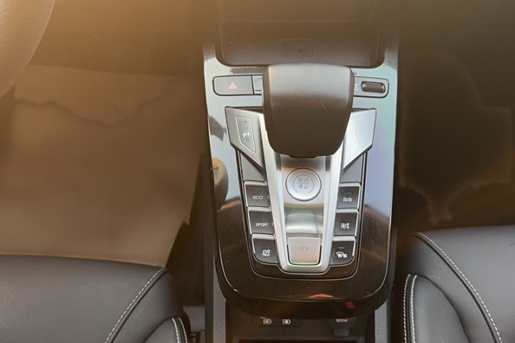 Used BYD Yuan New Energy 2019 EV535 Smart Connect Trendsetting Model Gear Lever
