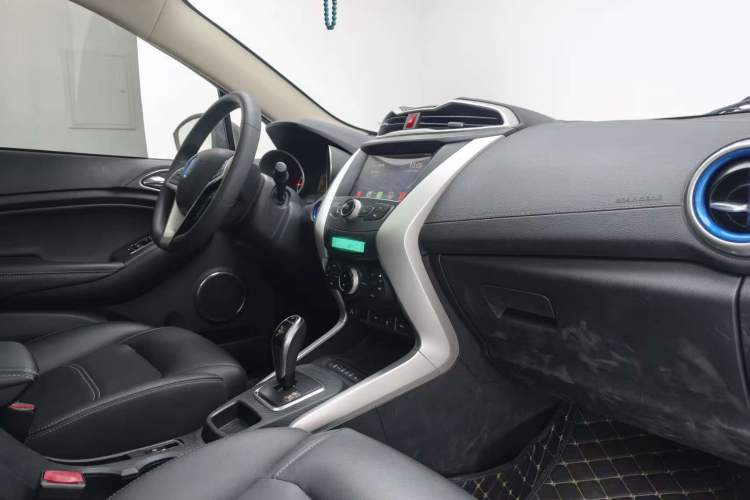 Used BYD Yuan New Energy 2018 EV360 Smart Connected Cool Model Interior 2