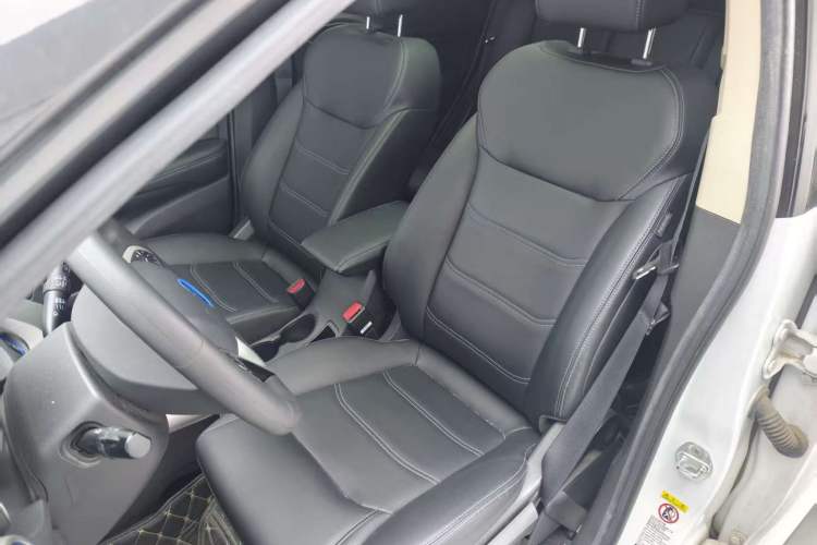 Used BYD Yuan New Energy 2018 EV360 Smart Connected Cool Model Interior 4