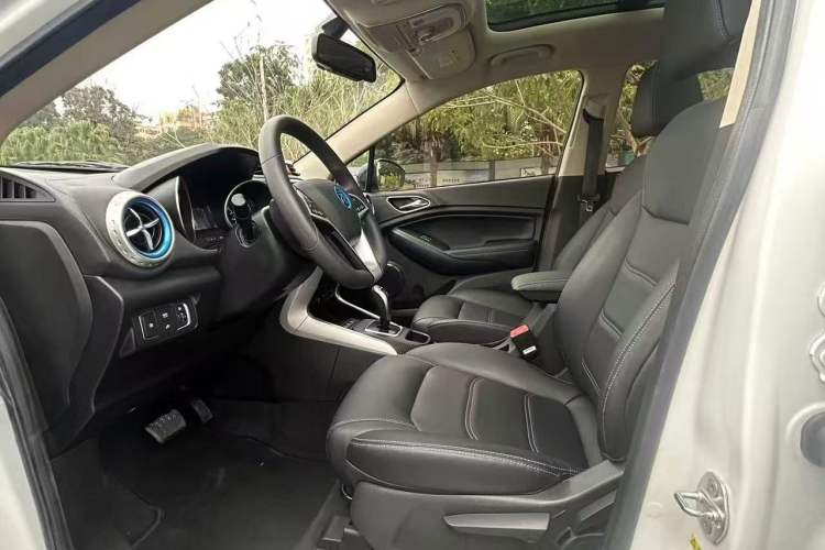Used BYD Yuan New Energy 2018 EV360 Smart Connect Cool Edition Interior 4