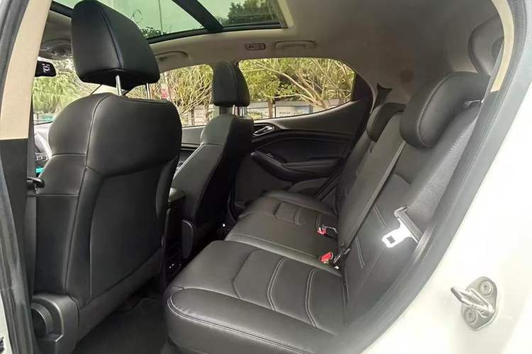 Used BYD Yuan New Energy 2018 EV360 Smart Connect Cool Edition Interior 5