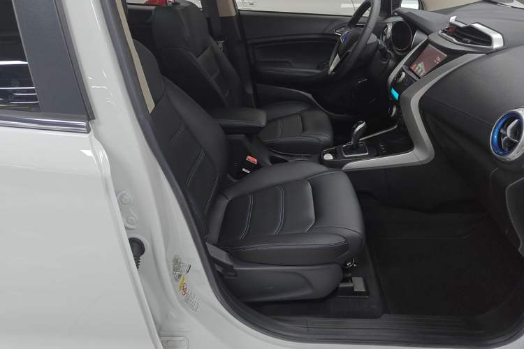 Used BYD Yuan New Energy 2018 EV360 Smart Connect Cool Edition Right Front Seat
