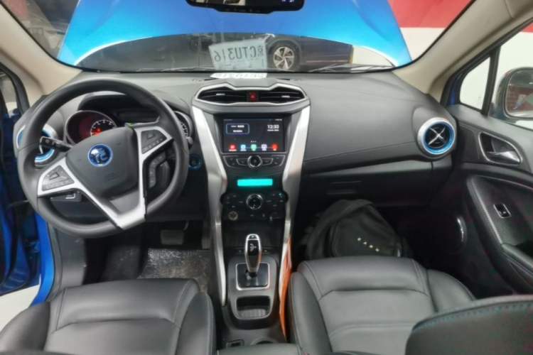 Used BYD Yuan New Energy 2018 EV360 Smart Connected Cool Model Audio And AC Panel