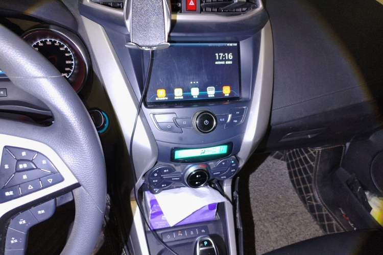 Used BYD Yuan New Energy 2018 EV360 Smart Connected Cool Model Audio And AC Panel