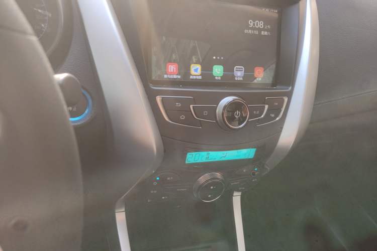 Used BYD Yuan New Energy 2018 EV360 Smart Connected Cool Model Audio And AC Panel