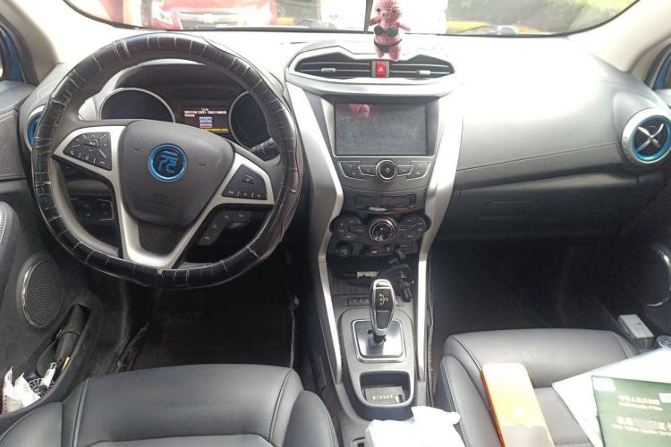 Used BYD Yuan New Energy 2018 EV360 Smart Connected Cool Model Center Console