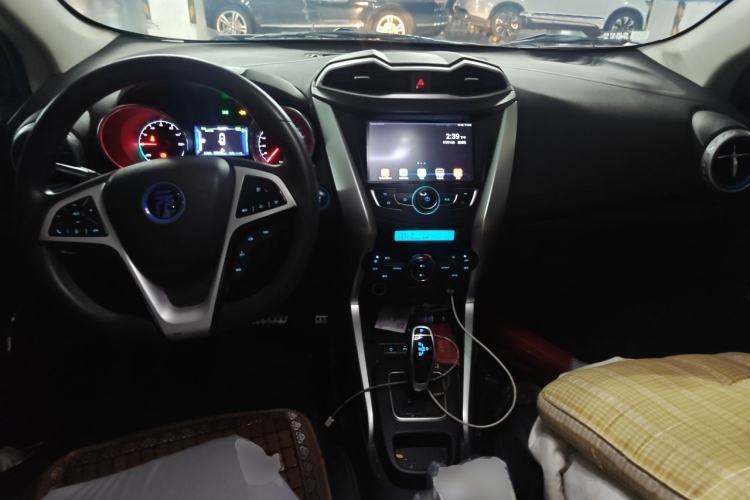 Used BYD Yuan New Energy 2018 EV360 Smart Connected Cool Model Center Console