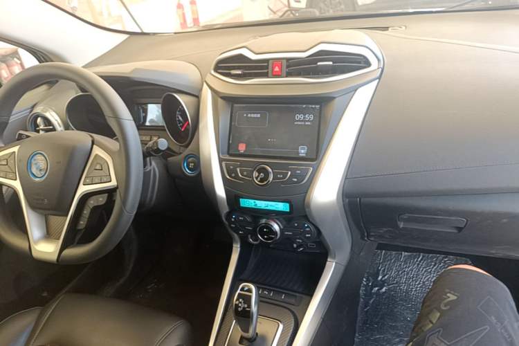 Used BYD Yuan New Energy 2018 EV360 Smart Connect Cool Edition Center Console
