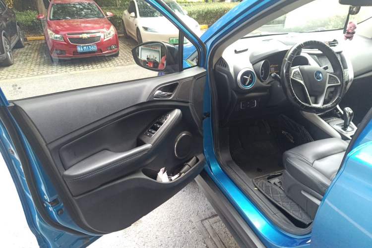 Used BYD Yuan New Energy 2018 EV360 Smart Connected Cool Model Driver Seat